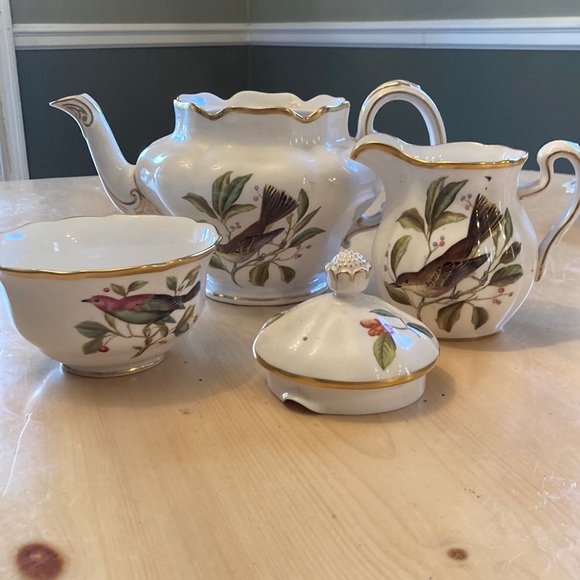 Spode Morton’s Finch Bird Teapot dish and creamer set